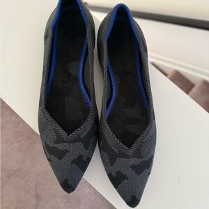 Rothy’s The Point Blue Gray Camo Flats - Size 6.5